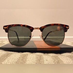 Kenneth Cole Reaction Mens Square Tortoise Sunglasses, Green Lens KC1330 52N